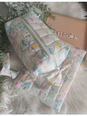 Şık ve Fonksiyonel Pembe Makyaj ve Organizer Çantası, Kolay Taşıma ve Düzen Sağlar