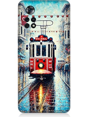 Xiaomi Poco X4 Pro 5g Uyumlu Yağmurlu Sokakta Kırmızı Tramvay  Desenli Silikon Kılıf