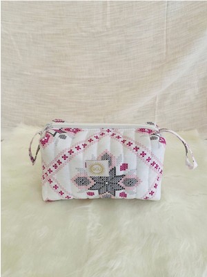 Beyaz Makyaj Çantası, Şık ve Kullanışlı Taşımaya Uygun Tasarım