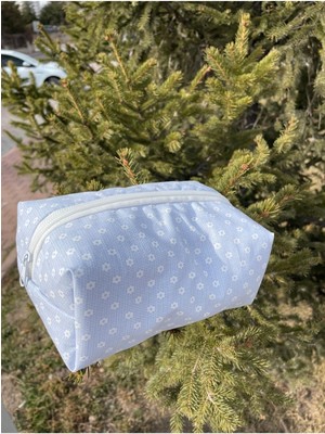 Mavi Papatyalı Şık Makyaj Çantası, Pratik ve Şık Tasarım