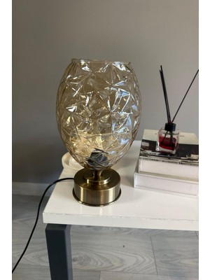 Bal Renkli Piramit Masa Lambası, Dekoratif ve Şık Masaüstü Aydınlatma Ürünü