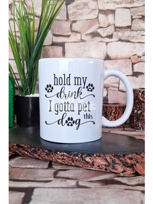 Hold My Drink I Gotta Pet This Dog Yazılı Komik Köpeksever Hediye Baskılı Kupa Bardak