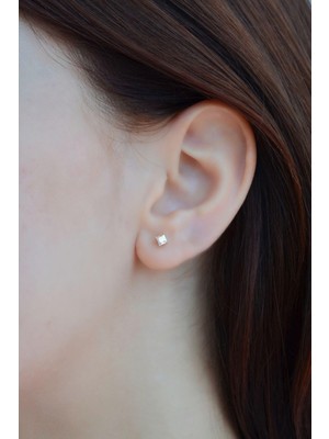 Sacce Scarves & Accessories Hologram Taşlı Zirkon Tektaş Küpe 3 mm