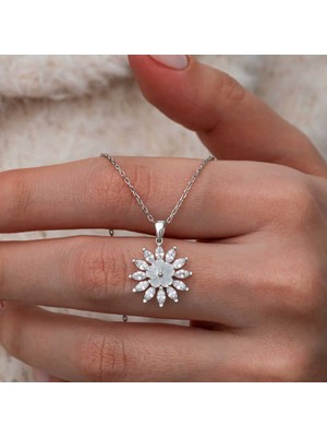 Stillove Gümüş Beyaz Manolya Çiçeği Kadın Kolye