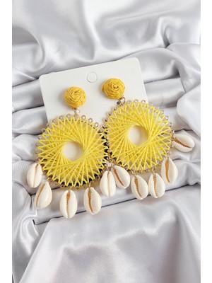 Sarı Hasır Örgü Sarmal Model Sallantılı Deniz Kabuğu Detaylı Gold Renk Kadın Küpe SL12260