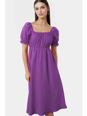 Rahat ve Şık Pamuk Karışımlı Kadın Skater Elbise Belden Açılan Etek Kare Yaka Günlük Kullanım Için