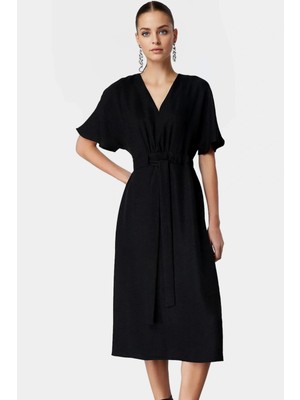 Nefes Alan Polyester Midi Elbise A Kesim V Yaka Kuşak Detayı Özenle Seçilmiş Rahat Kullanım