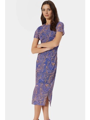 Nefes Alan Örme Kumaştan Üretilen Bodycon Elbise Bisiklet Yaka ve Soyut Desen Özenle Seçilmiş