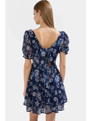 Yazlık Kadın Mini Elbise Polyester Şifon Dokuma Astarlı Şık Görünüm Özenle Seçilmiş Modern Stil