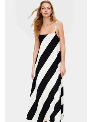 Yazlık Örme Maxi Elbise A Line Çok Çiçek Baskı Rahat ve Şık Modern Stil