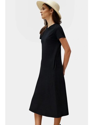 Cep Detaylı Pamuklu Örme Midi Elbise Bisiklet Yaka Rahat Kalıp Özel Tasarım Zarifane