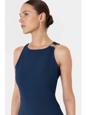 Dokuma Midi Elbise Vücudu Saran Halter Yaka Finike Kemersiz Tasarım Kaliteli Işçilik