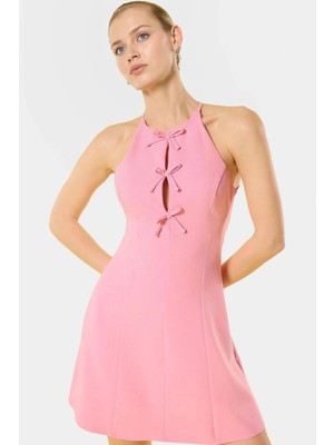 Halter Yaka Mini Elbise Yazın Şıklığı Için Ideal Seçim Trend Tasarım Zarifane
