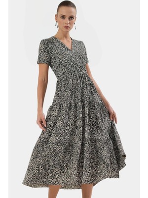 Rahat ve Şık Kadın Elbisesi Çiçekli Desen Skater Kalıp 120CM Boy Mükemmel Uyum