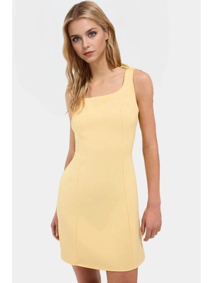 Dokuma Kumaştan A Kesim Fiyonklu Mini Elbise Seçkin Malzeme Rahat ve Şık Özel Tasarım