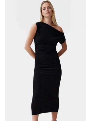 Rahat ve Şık Çok Midi Elbise Kayık Yaka Örme Kumaş Bodycon Konforlu Kesim Zarifane Tasarım