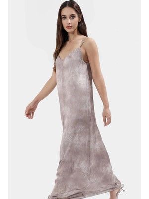 Şık ve Rahat Yazlık Maxi Elbise V Yaka Soyut Desen Saten Kumaş Premium Kalite Özenle Seçilmiş