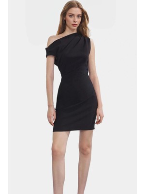 Yazlık Mini Elbise Bodycon Kalıp Tek Kol Dokuma Kumaş Seçkin Malzeme Şık Görünüm