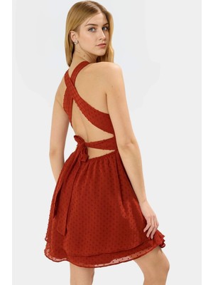 Dokuma Şifon Mini Elbise Puantiyeli Desen Boyundan Bağlamalı Yaka Seçkin Malzeme Konforlu Kesim