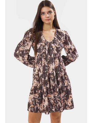 Plise Mini Elbise Soyut Desenli V Yaka Örme Polyester Yazlık Rahat ve Şık Mükemmel Uyum