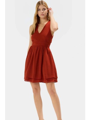 Yazlık Mini Puantiyeli Şifon Elbise Boyundan Bağlamalı Yaka Şık Görünüm Profesyonel