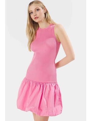 Yazlık Mini Balon Etek Dik Yaka Triko Elbise Şık Gece Kombinleri Için Profesyonel Görünüm