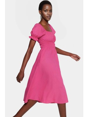 Rahat ve Şık Pamuk Karışımlı Kadın Skater Elbise Belden Açılan Etek Kare Yaka Günlük Kullanım Için