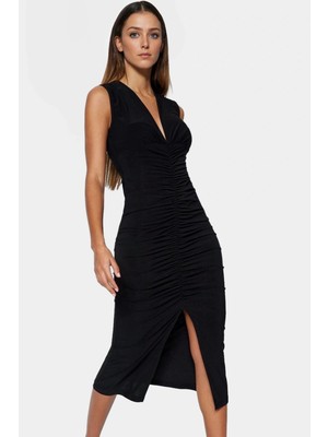Rahat ve Şık Bodycon Midi Elbise Örme Kumaş V Yaka Büzgü Detaylar 120 cm Boy