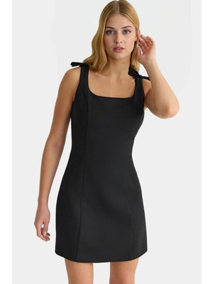 Dokuma Kumaştan A Kesim Fiyonklu Mini Elbise Seçkin Malzeme Rahat ve Şık Özel Tasarım