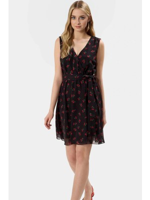 Yazlık Mini Elbise Dokuma Şifon Kumaş V Yaka Nakışlı Astarlı Profesyonel Görünüm Yüksek Kalite