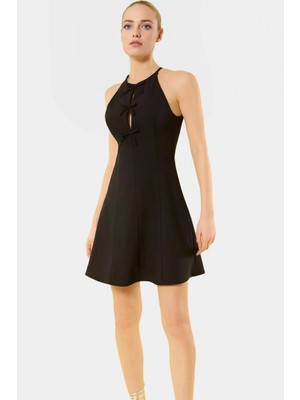 Halter Yaka Mini Elbise Yazın Şıklığı Için Ideal Seçim Trend Tasarım Zarifane