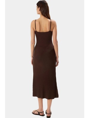 Kolsuz Triko Midi Elbise Günlük Şıklık Için Mükemmel Seçim Rahat ve Şık Profesyonel Görünüm