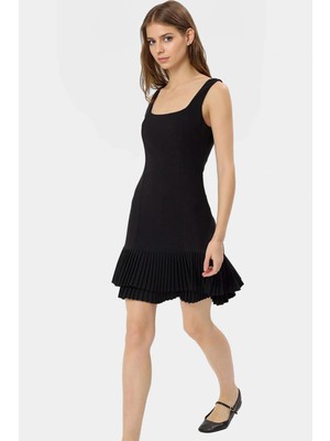 Feminen Mini Elbise Piliseli Kolsuz Skater Kalıp Dokuma Kumaş Dayanıklı Malzeme