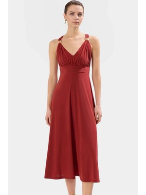 Şık V Yaka Midi Elbise Aksesuar Detaylı Örme Kumaş Günlük Tarz Seçkin Malzeme Rahat Kullanım