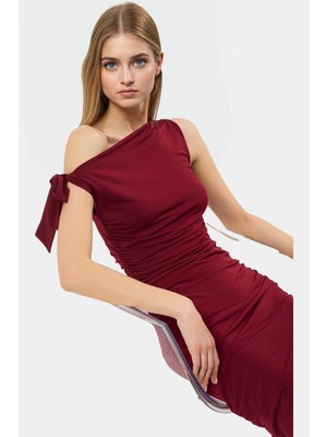 Vücuda Oturan Maxi Elbise Tek Omuz Asimetrik Yaka Polyester Kumaş Rahat Kullanım