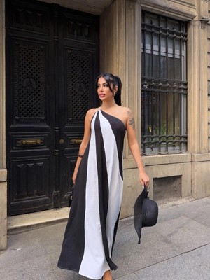 Kadın Siyah Beyaz Parça Bloklu Omuz Detay Elbise HZL25S-DSB107651