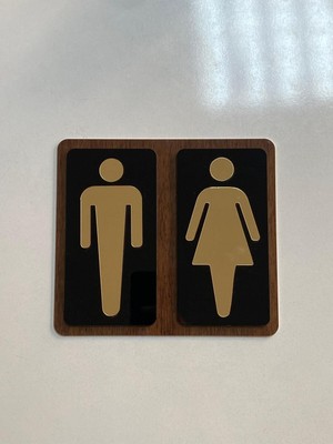 Ahşap Zeminli Gold Bay Wc Kapı Tabelası – Tuvalet Yönlendirme Levhası
