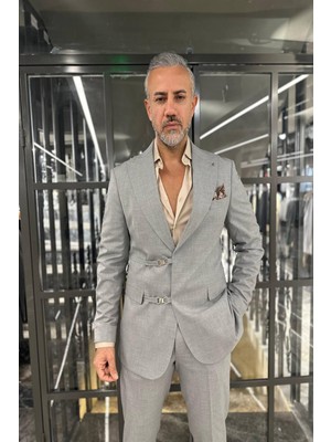 Çift Aksesuarlı Takım Elbise