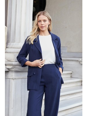 Kadın Ipeksi Dokulu Modal Kumaş Yakalı Cep Kapaklı Oversize Salaş Blazer Ceket-Lacivert