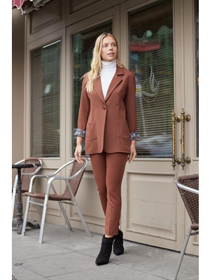 Kadın Yüksek Bel Yan Cepli Bilek Boy Kemerli Hafif Likralı Kumaş Pantolon(Kemer Dahil)-Koyu Taba