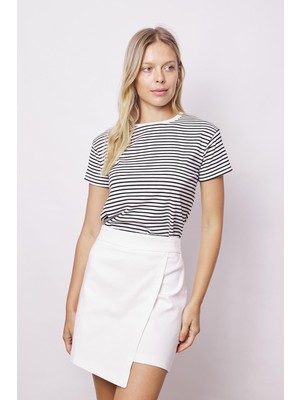 Kadın Pamuklu Hafif Likralı Kalın Kumaş Yüksek Bel Ara Boy Şort Etek-Krem