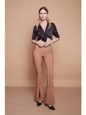 Kadın Yüksek Bel Önü Dikişli Paçası Yırtmaçlı Ispanyol Paça Likralı Pantolon -Camel