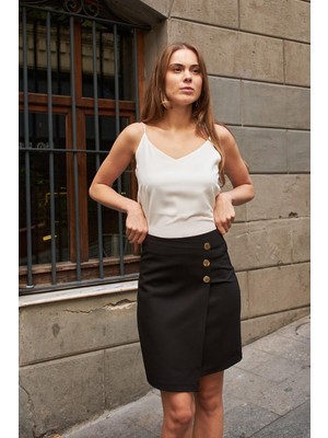 Kadın Arkadan Fermuarlı Düğme Detaylı Hafif Likralı Kumaş Diz Üstü Kalem Etek-Siyah