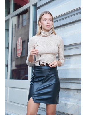 Kadın Hafif Likralı Deri Yüksek Bel Yırtmaçlı Diz Üstü Kalem Etek-Siyah