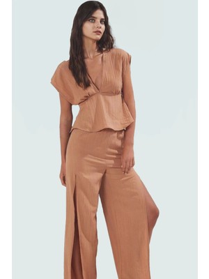 Yazlık Kolsuz Bluz ve Yırtmaçlı Pantolon Takım Dokuma Kumaş Yüksek Kalite Modern Stil