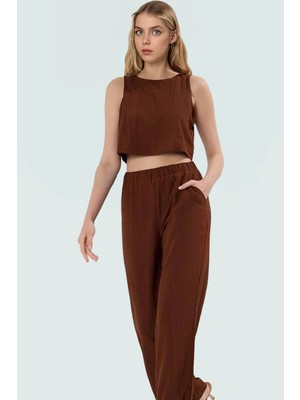 Rahat ve Şık Crinkle Kumaştan Kadın Crop Bluz Pantolon Takım Seçkin Malzeme Özel Tasarım