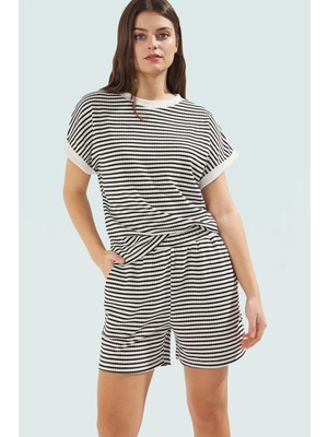 Yazlık Çok Çizgili Örme Kısa Alt Üst Takım; Nefes Alan Kumaş; Regular Kalıp Rahat ve Şık