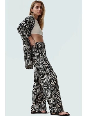 Şık Leopar Desenli Kimono Takım Nefes Alan Polyester Kumaş Görünüm Profesyonel