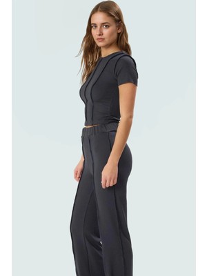 Şık ve Rahat Örme Kadın Takım Polyester Kaşkorse Kumaş Ispanyol Paça Pantolon Yazlık Modern Stil