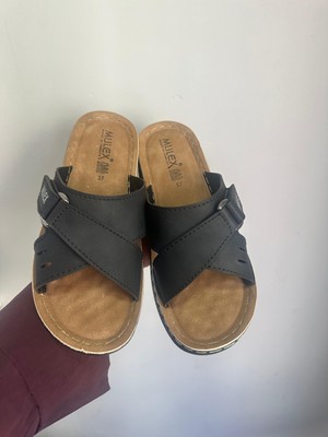 Slipcat Kadın Anatomik Yumuşak Taban Cırtlı Terlik 37 Numaralı Siyah Renkli Konforlu ve Şık Tasarım